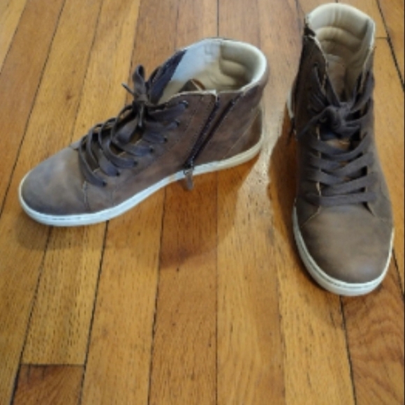 UGG Australia Gradie Trainer Sneaker Shoes Brown Zip High Top Womens Size 9 New - Picture 1 of 2